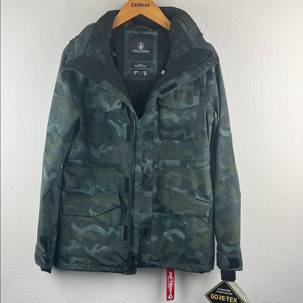 Volcom Women’s Green and Black Camo Field Ski Snow Jacket with Gore-Tex Tech